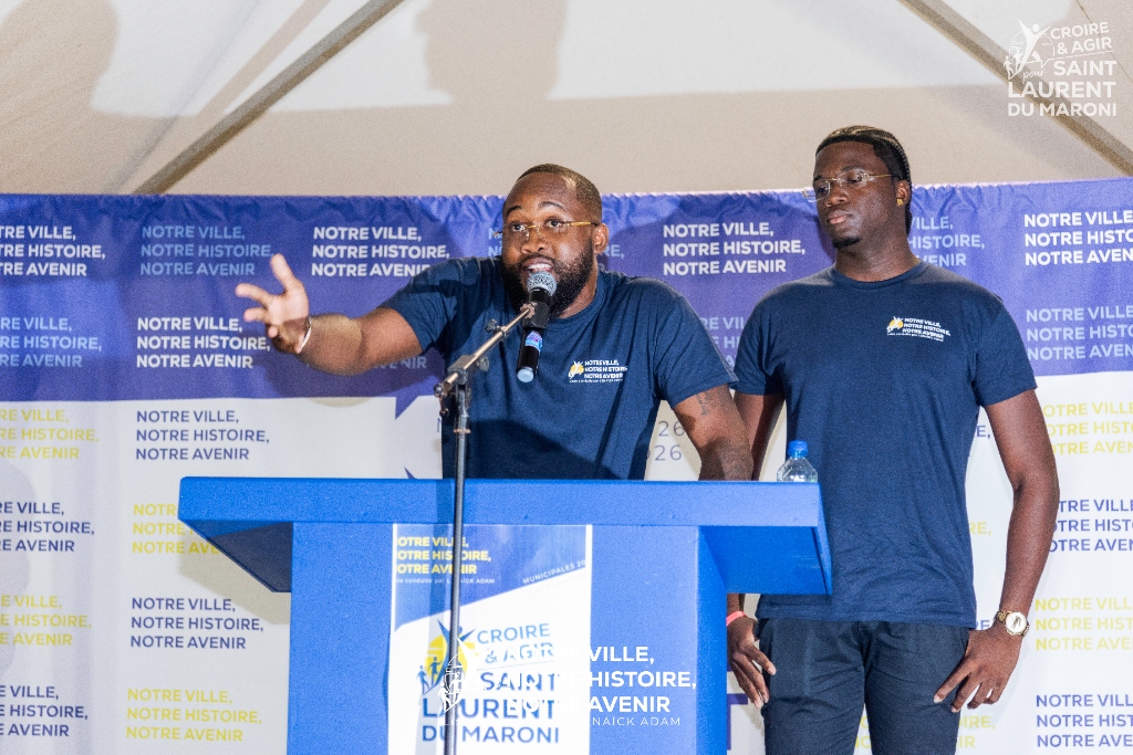 Discours de Lénaïck Adam au pupitre